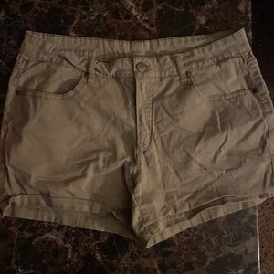 Khaki shorts never worn